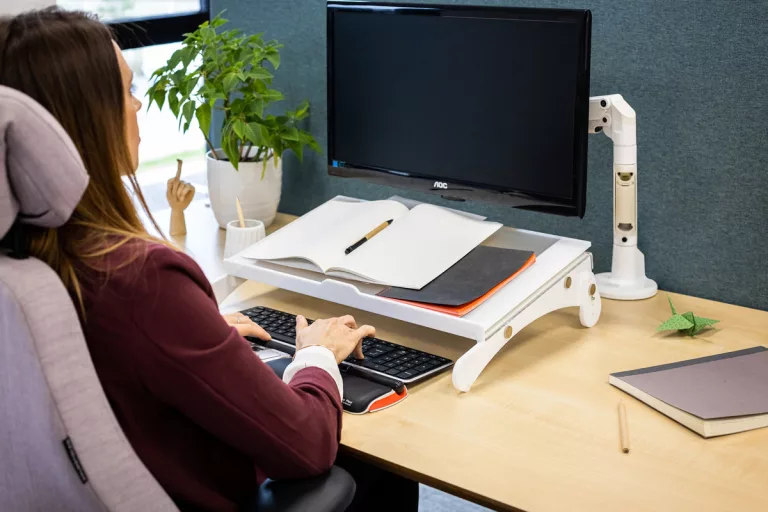 Progettazione della postazione di lavoro, disabilità, RQTH, prevenzione dei disturbi muscoloscheletrici, postazioni di lavoro ergonomiche, sedie da ufficio ergonomiche, accessori ergonomici