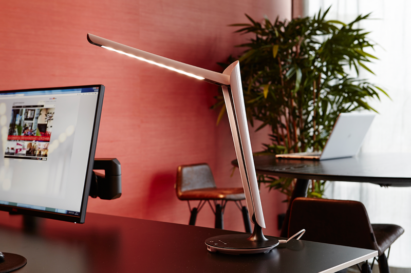 Bon éclairage au poste de travail avec lampe Tulip - Bon rapport qualité/prix