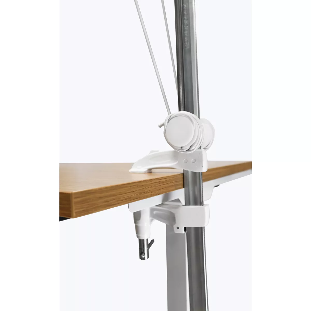 4f11d2a3741801d43a63ae1625ad9757a75fa49c_solution_d_assistance_physique_Perdelle_Neo_1_RVB_1200x1200.jpg Fixation solide du Perdelle Neo sur un plan de travail en bois.