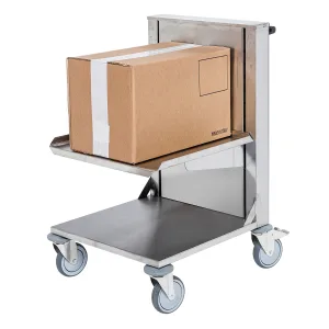 Chariot de manutention M-Push Inox en acier inoxydable à deux plateaux, chargé d'un carton sur l'étagère supérieure, avec poignée verticale et roulettes freinées.