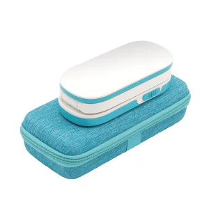 Lampe Lili pliée avec sa pochette de transport bleue zippée