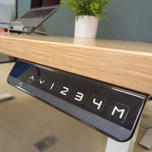 Height-adjustable desk for sitting and standing - Alternate postures