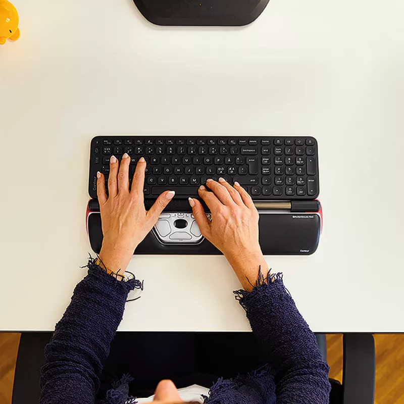 Clavier ergonomique Contour Balance avec RollerMouse, vue de dessus.