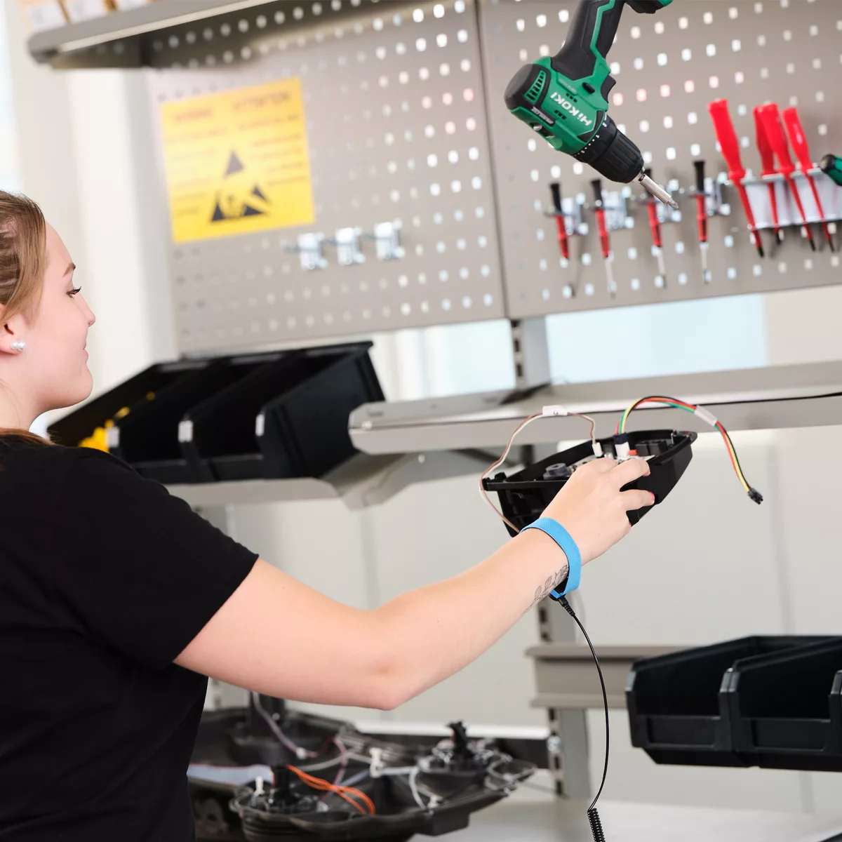 table-de-travail-gamme-w-esd-1200X1200-jpg