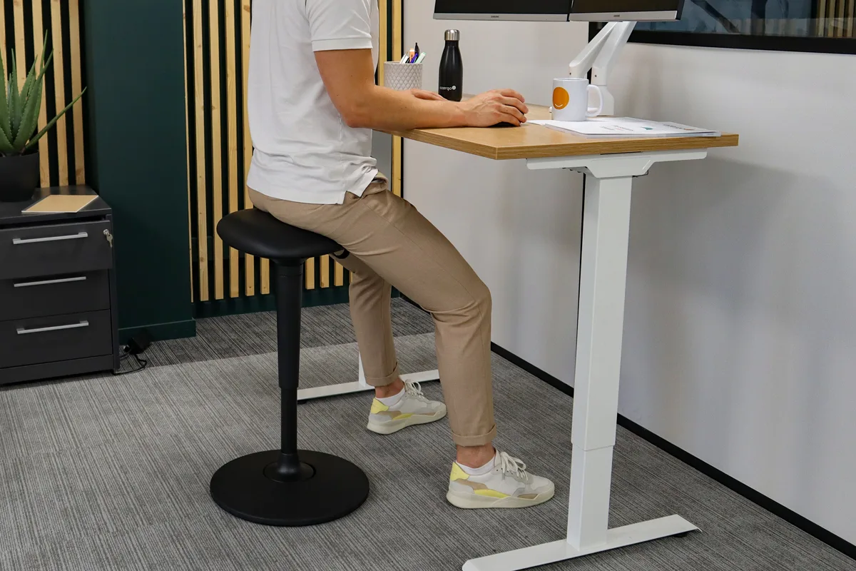 0418eeea1bf727c1b9668f03a7f4ba80a85703f2_siege_livio_web_vue2161_1200x800.jpg Repose-fesses ergonomique Livio - Posture assise dynamique ou assis-debout
