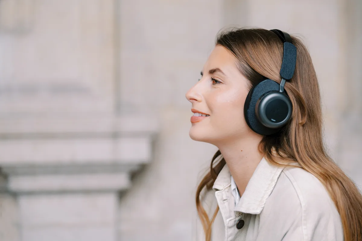 4680ffec08770051afbafea5e5ef723d1d1ccbcc_2024_TildeEVO_C_Lifestyle8.jpg Casque anti-bruit - Qualité de Vie au Travail - Trop de bruit au bureau