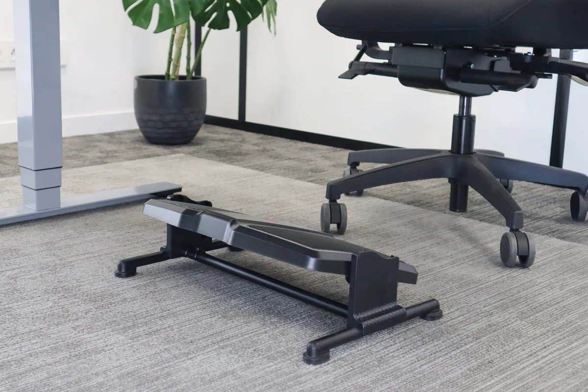 83dbbd0808162158e498b55a3af994befeb23080_Dopio_Twin_EE_environnement_2_72dpi_1200x800.jpg Repose-pieds Dopio Twin avec un système de résistance de rotation unique