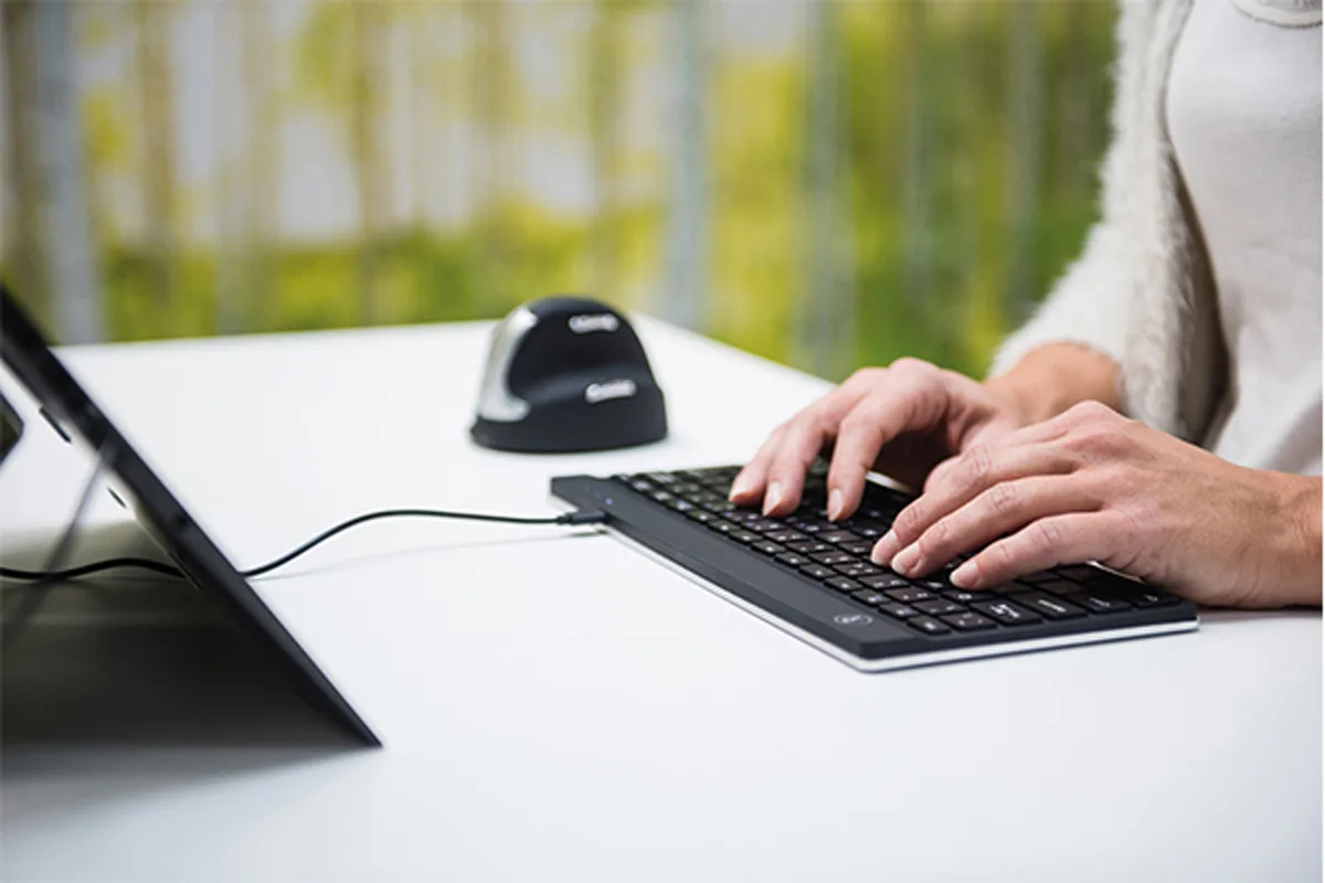a357064d529795b4eaa00f7fc3acab6d0a46482a_clavier_rgobreak_utilisation_72dpi_1200x800.jpg Utilisation d'un clavier compact ergonomique